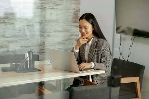 The essential features to look for in a cloud meeting room management solution